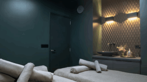 De bedrijfsnaam is amsterdam massage center