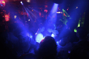 De bedrijfsnaam is Bar Exit