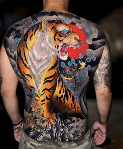 De bedrijfsnaam is cleopatra ink tattoo & piercing
