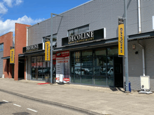 De bedrijfsnaam is Decoline gordijnspecialist