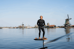 De bedrijfsnaam is flying fish efoil school amsterdam