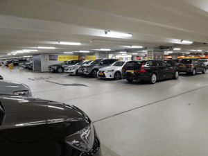 De bedrijfsnaam is Hertz autoverhuur