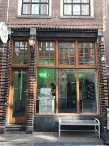 De bedrijfsnaam is imi bubble tea shop