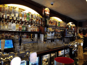 De bedrijfsnaam is Irish Pub Slainte