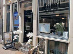 De bedrijfsnaam is jomi nail bar
