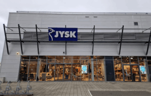 De bedrijfsnaam is jysk