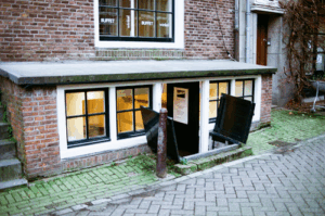 De bedrijfsnaam is Karasu Japanese Knives