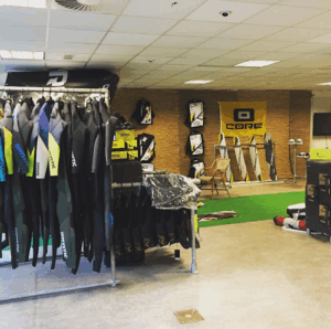 De bedrijfsnaam is kitesurfshop & repair kitezone Amsterdam
