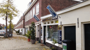 De bedrijfsnaam is kledingreparatie uzun