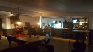 De bedrijfsnaam is Lightning VR Amsterdam Noord