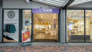 De bedrijfsnaam is Lucardi Juwelier Amsterdam Bijlmer