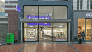 De bedrijfsnaam is lucardi juwelier amsterdam nieuwendijk