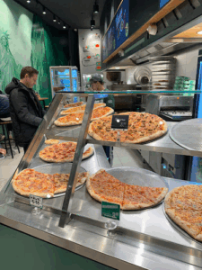 De bedrijfsnaam is New York Pizza Amsterdam