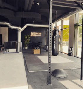 De bedrijfsnaam is Patricks Gym