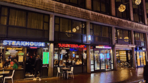 De bedrijfsnaam is pizzeria steakhouse "amsterdam"