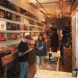 De bedrijfsnaam is platypus record shop