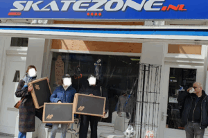De bedrijfsnaam is skatezone