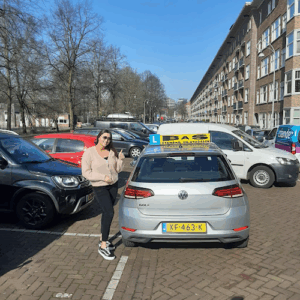 De bedrijfsnaam is Spoed Rijbewijs Amsterdam autorijschool