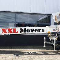 De bedrijfsnaam is verhuisbedrijf xxl movers Amsterdam
