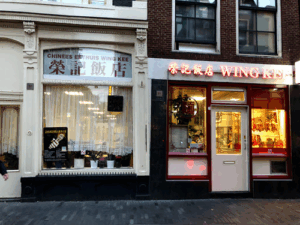 De bedrijfsnaam is Wing Kee